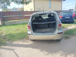 Toyota Corolla Verso 2006 y parts