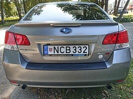 Subaru Legacy 2010 y Sedan