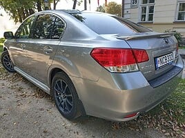 Subaru Legacy 2010 y Sedan