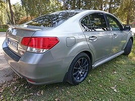 Subaru Legacy 2010 y Sedan