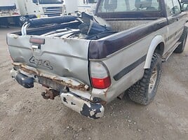 Mitsubishi L200 2005 y parts