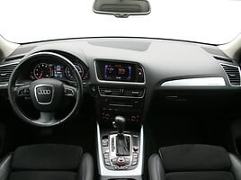 Audi Q5 2010 y Off-road / Crossover