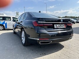 Bmw 745 2022 y Sedan