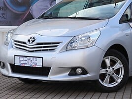 Toyota Verso 2012 г Минивэн