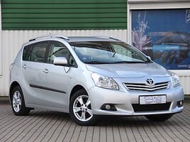 Toyota Verso 2012 г Минивэн