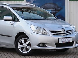 Toyota Verso 2012 г Минивэн