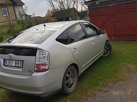 Toyota Prius 2006 г Седан