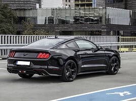 Ford Mustang VI 2021 y