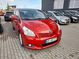 Toyota Verso 2012 г Минивэн