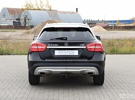 Mercedes-Benz GLA200 2014 y Off-road / Crossover