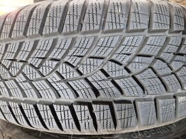 Goodyear 8mm kaip naujos R17 winter tyres passanger car