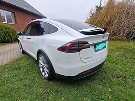 Tesla Model X 2016 m Visureigis / Krosoveris