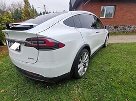 Tesla Model X 2016 m Visureigis / Krosoveris