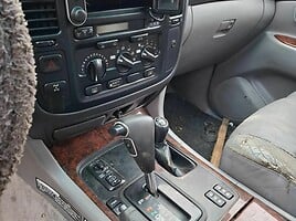 Toyota Land Cruiser J100 2001 г