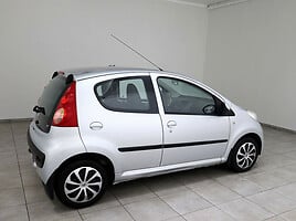 Peugeot 107 2006 y Hatchback