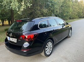 Opel Astra J 2011 y