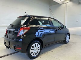 Toyota Yaris 2013 г Хэтчбек