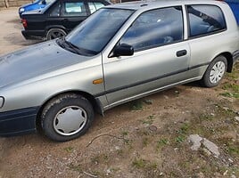 Nissan Sunny 1991 г Хэтчбек