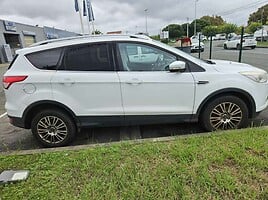 Ford Kuga 2013 y Off-road / Crossover