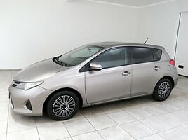 Toyota Auris D-4D 2013 г