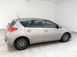 Toyota Auris D-4D 2013 г