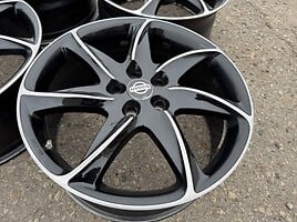 Nissan Siunciam, 8.5J ET45 light alloy R20 rims