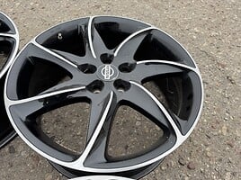 Nissan Siunciam, 8.5J ET45 light alloy R20 rims