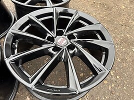 Seat Siunciam, 8J ET37 light alloy R18 rims