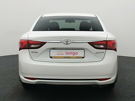 Toyota Avensis 2015 y Sedan