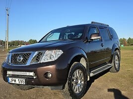 Nissan Pathfinder III 2011 y