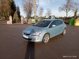 Opel Astra 2011 г Седан