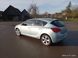 Opel Astra 2011 г Седан