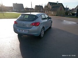 Opel Astra 2011 г Седан