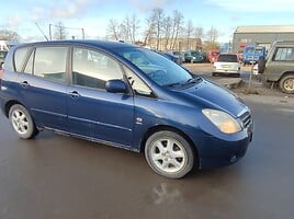 Toyota Corolla Verso 2003 г Хэтчбек