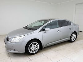 Toyota Avensis 2010 y Sedan