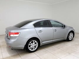 Toyota Avensis 2010 y Sedan