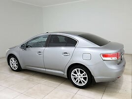 Toyota Avensis 2010 y Sedan