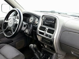 Nissan PickUp 2003 г Внедорожник / Кроссовер