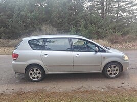 Toyota Avensis Verso 2001 г Минивэн