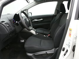 Toyota Auris 2012 г Хэтчбек