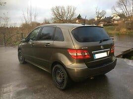 Mercedes-Benz B 180 W246 2011 y