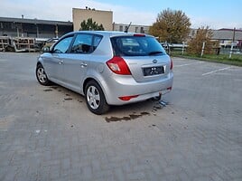 Kia Cee'd 2010 y Hatchback