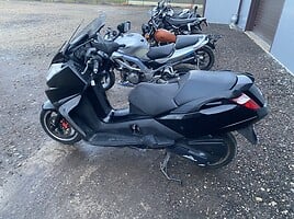 Peugeot Satelis 2008 y Scooter / moped