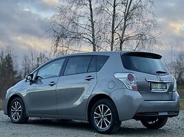 Toyota Verso 2015 г Минивэн