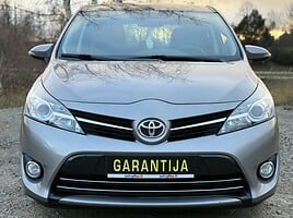 Toyota Verso 2015 г Минивэн