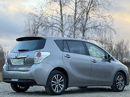 Toyota Verso 2015 г Минивэн