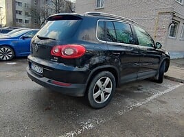 Volkswagen Tiguan 2010 г Внедорожник / Кроссовер