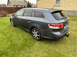 Toyota Avensis 2010 г Универсал