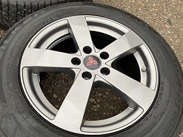 Mitsubishi Siunciam, 7J ET40 light alloy R17 rims