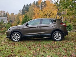 Nissan Qashqai 2015 г Внедорожник / Кроссовер